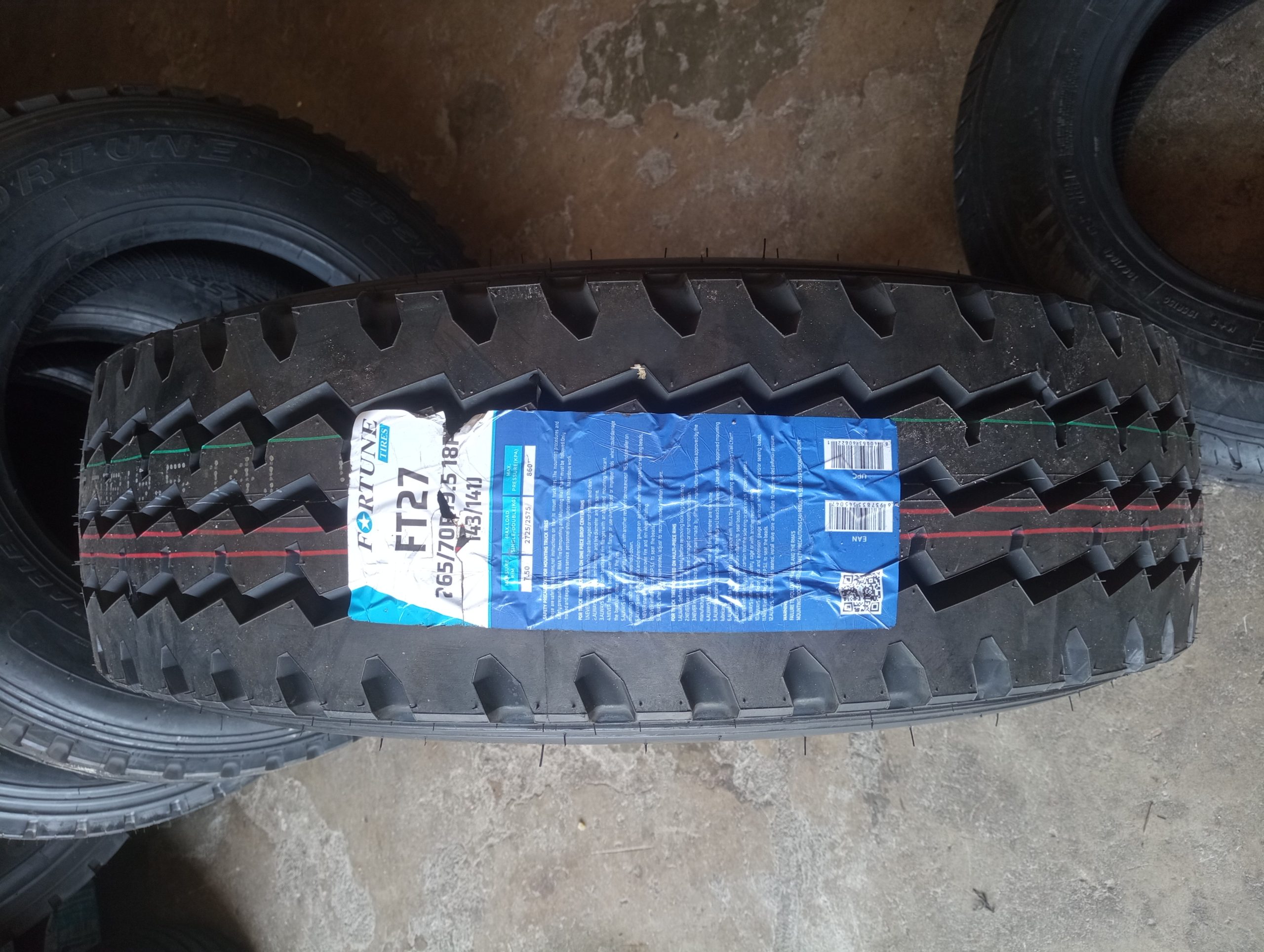 Fortune 265/70r19.5 ft27
